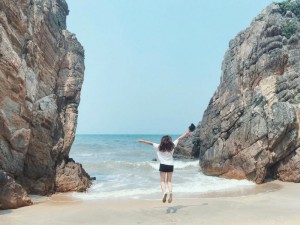 Bãi Đá Nhảy Quảng Bình: Tuyệt tác điêu khắc kỳ vĩ của thiên nhiên, nơi giao hòa giữa núi và biển.