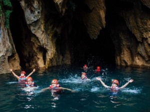 Thung Lũng Sinh Tồn: Phiêu Lưu Hoang Dã Ở Hang E