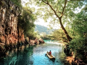 Khám phá Phong Nha trong một ngày: Trải nghiệm khó quên, khám phá hang động kỳ vĩ và thiên nhiên hùng vĩ.