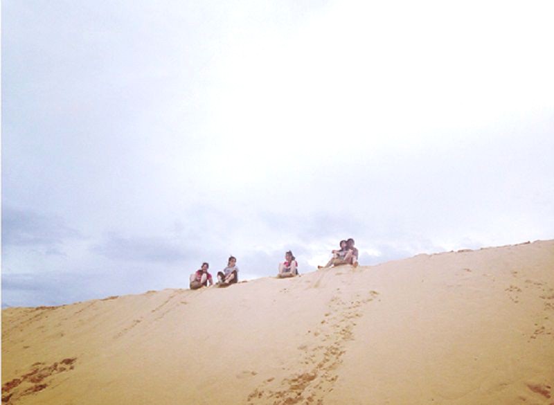 trượt cát trên đồi quang phú
