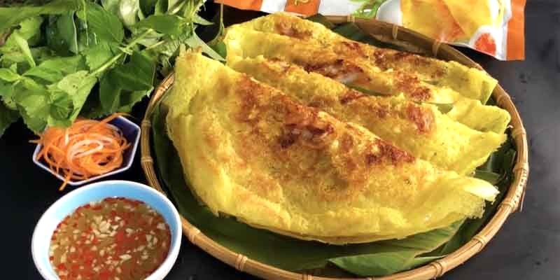 thưởng thức bánh xèo