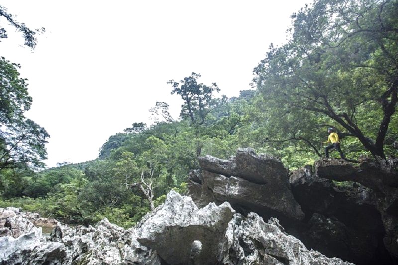 Khám phá hang vòm, giếng vooc.
