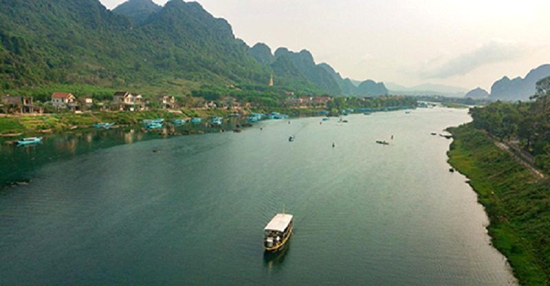 cảnh thơ mộng bên bờ